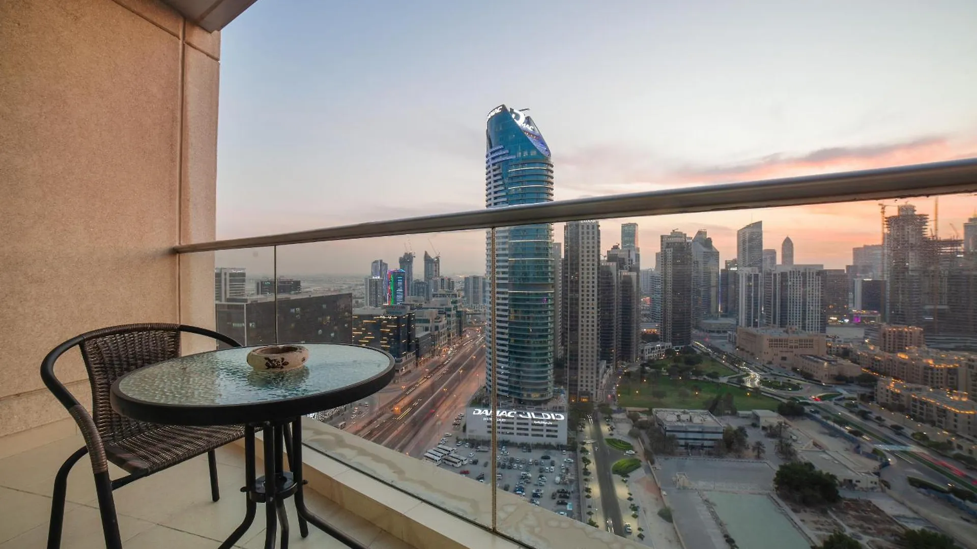 Upgraded Apartment With Stunning Burj Khalifa View Dubaj