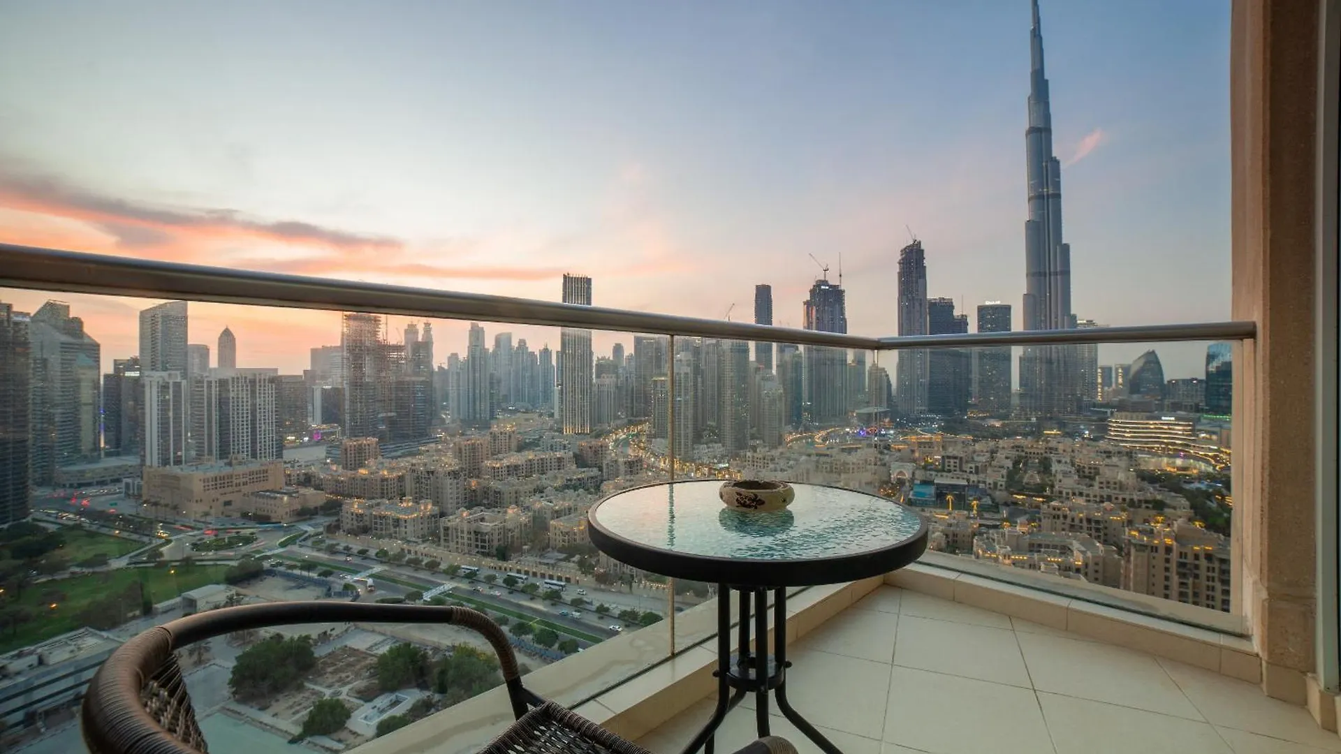 Upgraded Apartment With Stunning Burj Khalifa View Dubaj