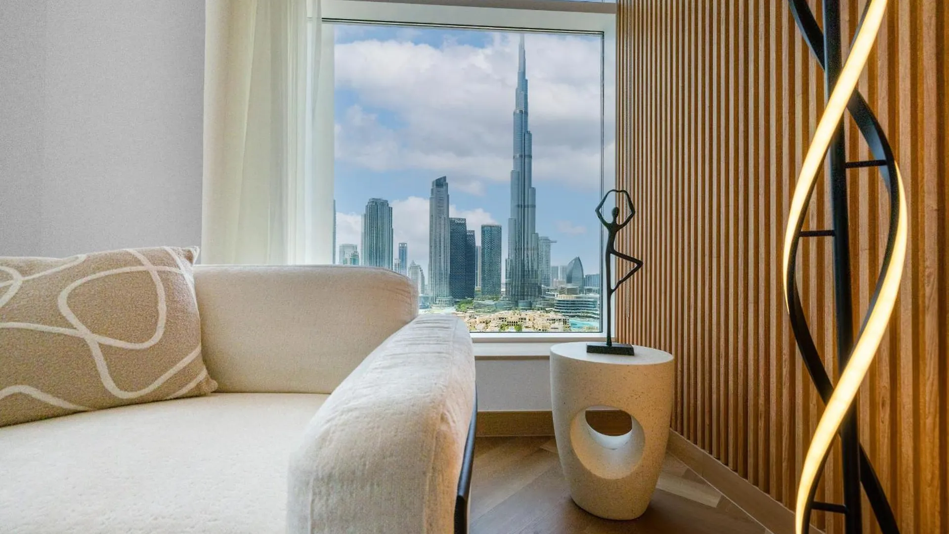 Upgraded Apartment With Stunning Burj Khalifa View Dubaj